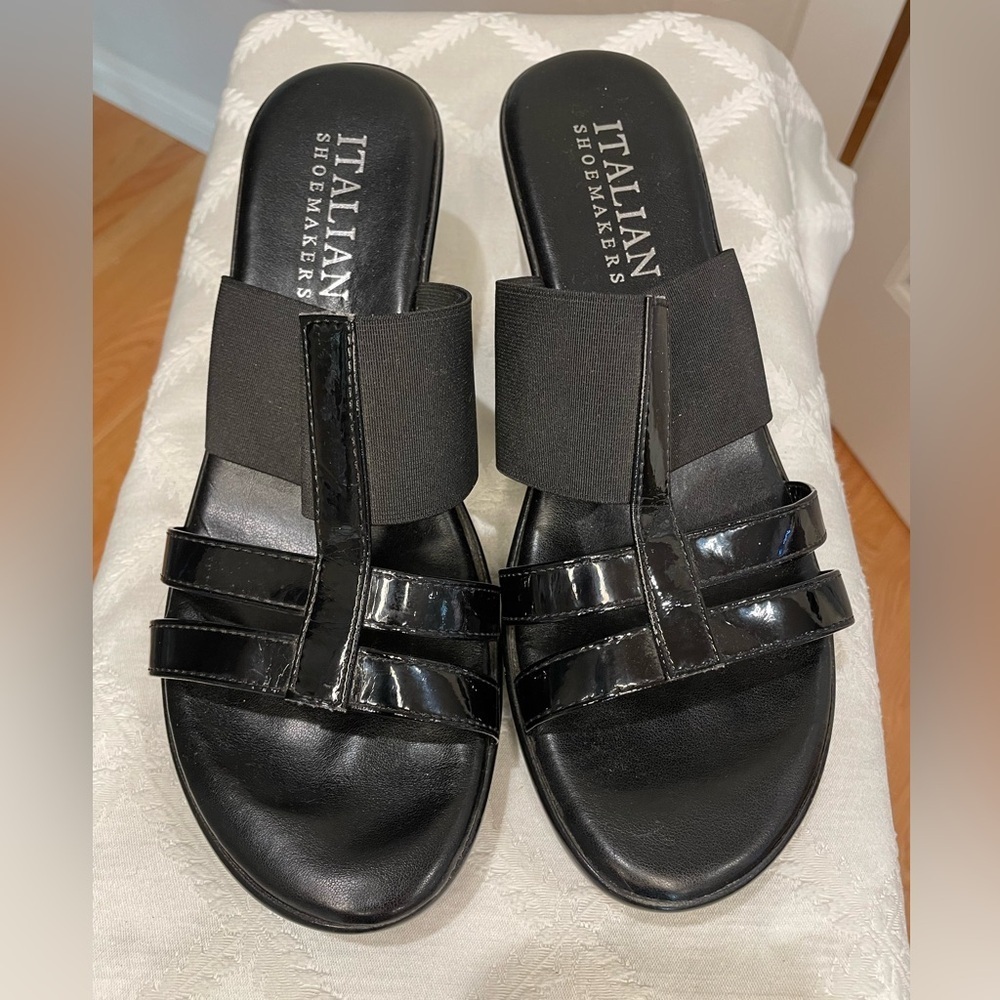 Italian Shoemakers Size 10 Black Patent Looking Slip on Sandal.